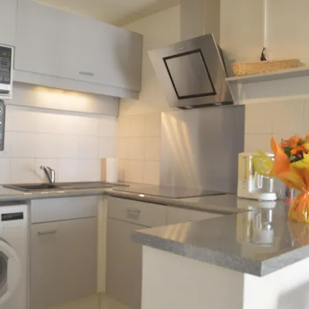 Apartman Climatise Avec Loggia Et Parking Proche Port - - Fr-1-226a-181 Fréjus