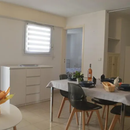 Apartmán Climatise Avec Loggia Et Parking Proche Port - - Fr-1-226a-181