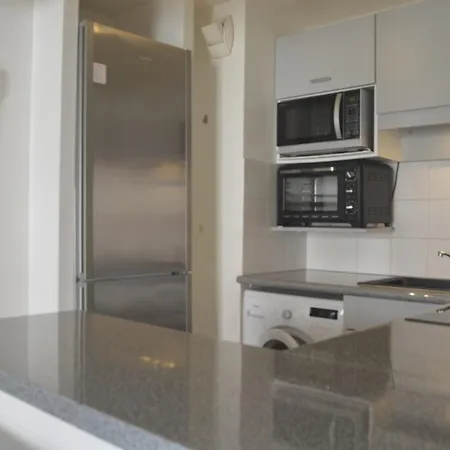 Climatise Avec Loggia Et Parking Proche Port - - Fr-1-226a-181